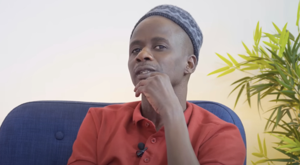 Lire la suite à propos de l’article Fou Malade’ explique pourquoi fumer de l’herbe est mauvais : « mais il m’arrive quand-même de me taper… »